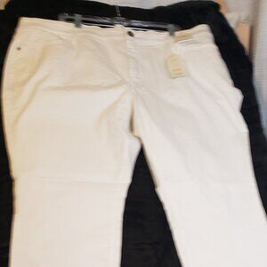 NWT St. John's Bay Skinny Leg Mid Rise White Jeans B5-1